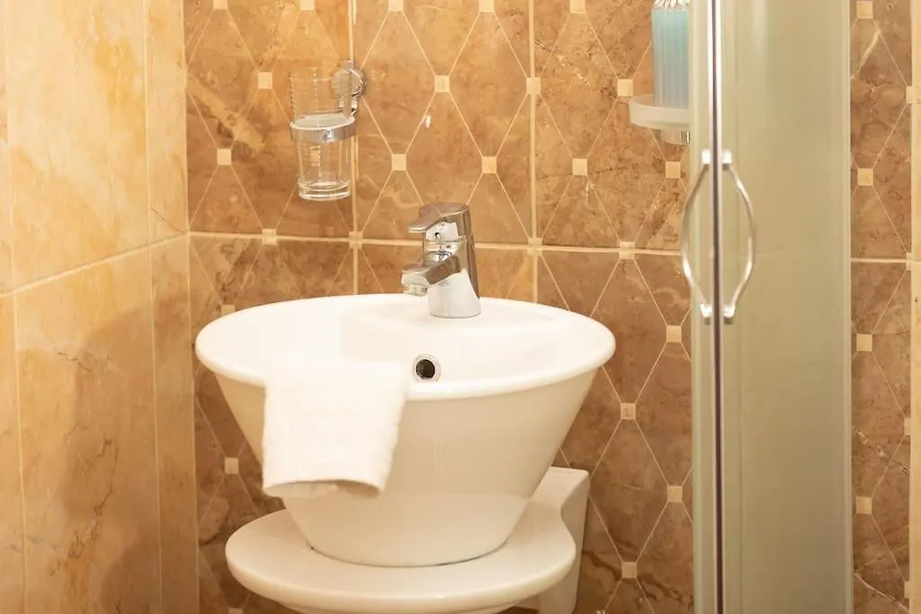 Spacious Apartment In Old Town - Private Parking Thessaloniki