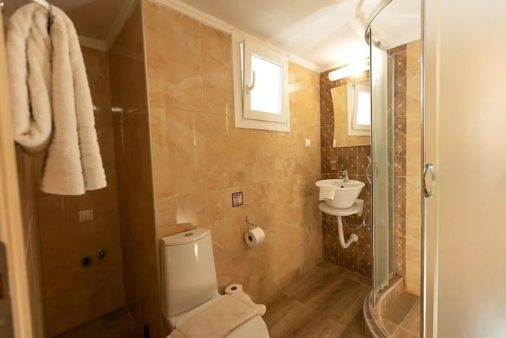 Spacious Apartment In Old Town - Private Parking Thessaloniki