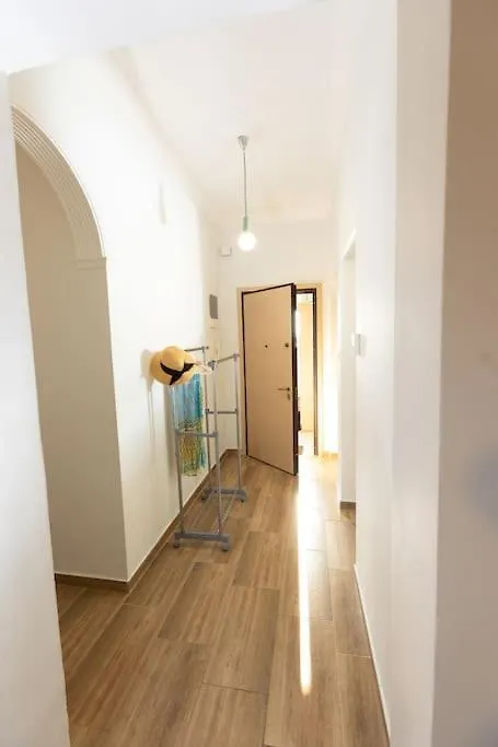 Spacious Apartment In Old Town - Private Parking سالونيك