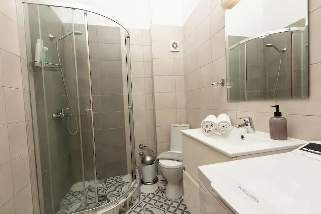 Spacious Apartment In Old Town - Private Parking سالونيك اليونان