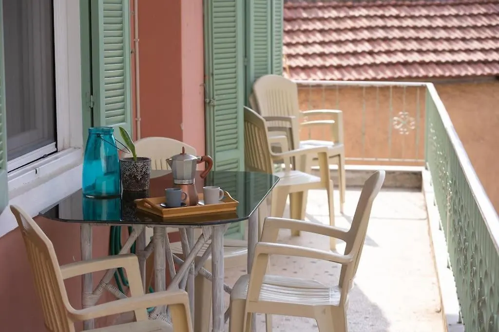 Spacious Apartment In Old Town - Private Parking سالونيك